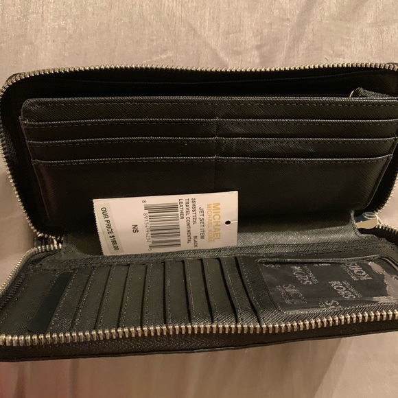 Michael Kors Wallet - Picture 2 of 5